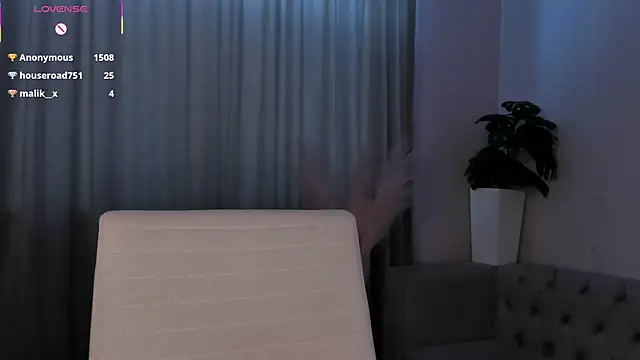 Aria_Mila Adlı Modelin Canlı XXX Sohbeti