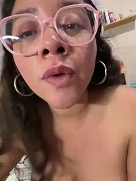 Chatroom XXX en direct de Vivi_Kvsh