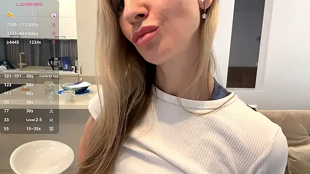 AlisaWhiteness' Webcam Show