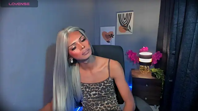 xEllaineCumsLotx 在線直播表演