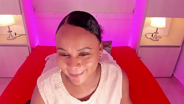 EmilyyStuart – Naživo XXX chat