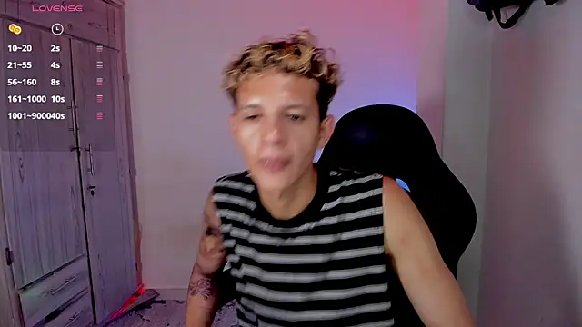 tylernovaのライブXXXチャット