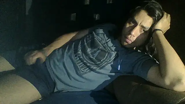 AlexAlejandro13's Live XXX Chat