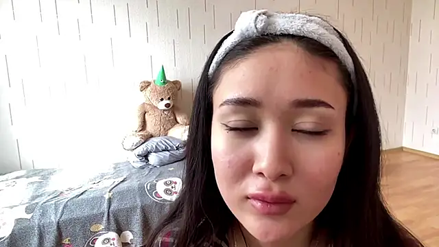 YourMiIa: απευθείας συνομιλία ΧΧΧ