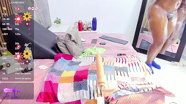 LauraSaenz01 live XXX chat