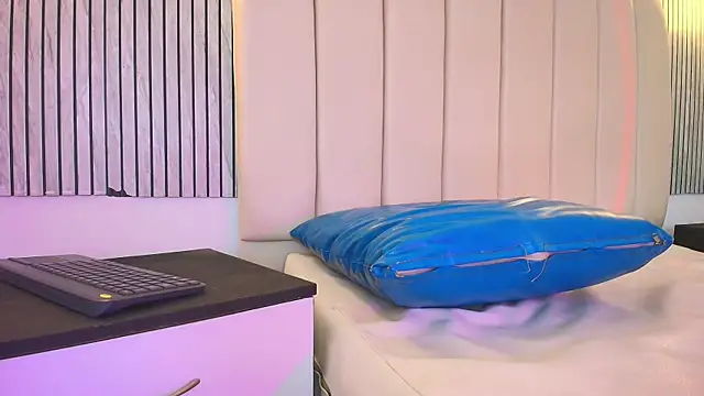 lian_cameron élő XXX-chatje