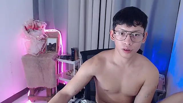 pinkcock_froi2305 Show Webcam