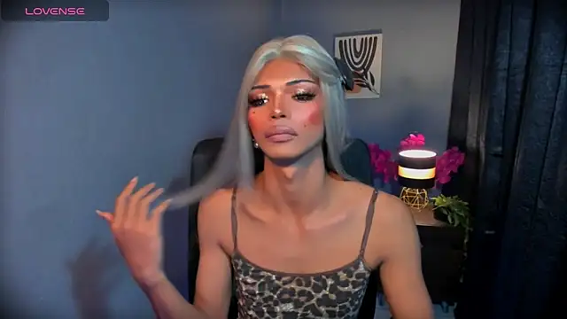 xEllaineCumsLotx 网络视讯表演