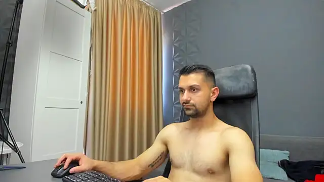 Show modela BryceReign na web-kameri