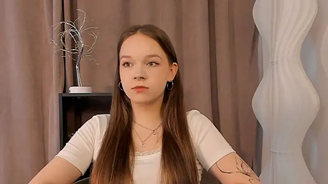 KiraGbur élő XXX-chatje