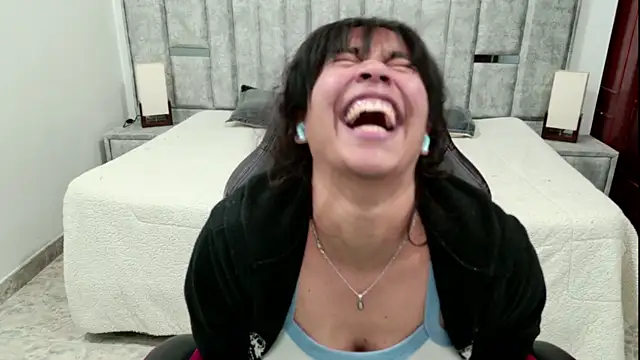 laureentt_ élő XXX-chatje