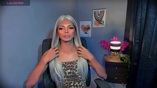 xEllaineCumsLotx 网络视讯表演