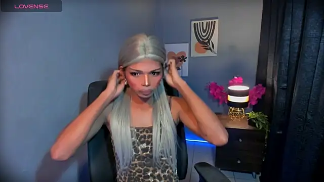 xEllaineCumsLotx Show Webcam