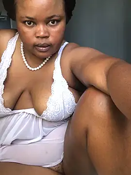 Curveysinaa's Live XXX Chat