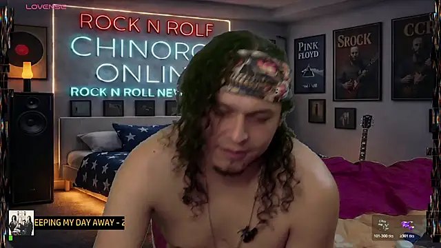 chino_roz Show in webcam