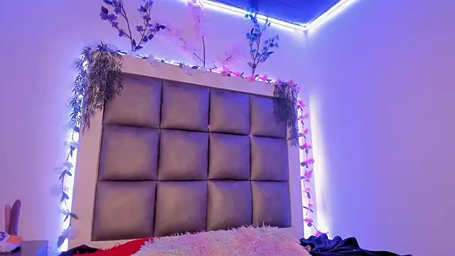 abbiecollins_js Chat XXX in diretta