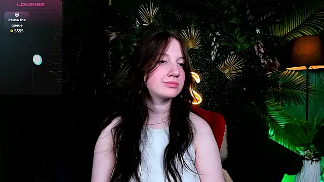 Elisabeth_Binder live XXX chat