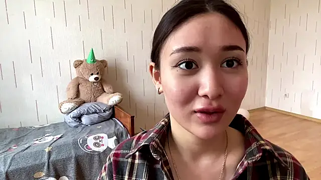 YourMiIa: онлайн-секс-чат