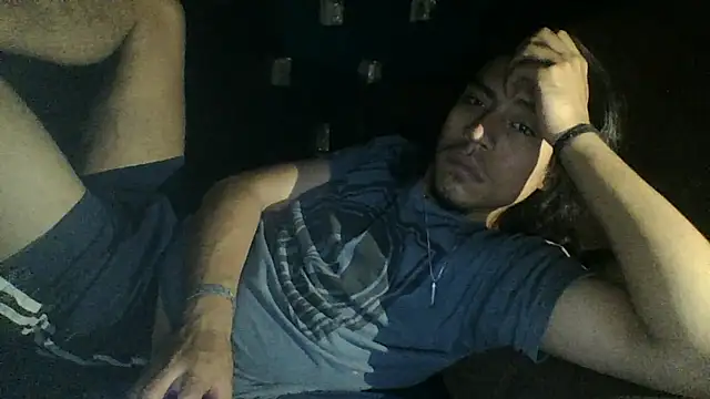 AlexAlejandro13 élő XXX-chatje