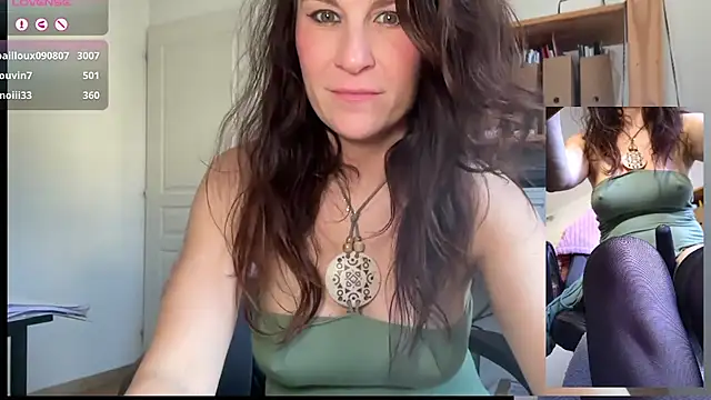 vanessariskyshow Chat XXX live