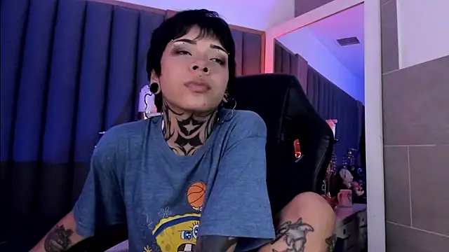 misstomie_'s Live XXX Chat