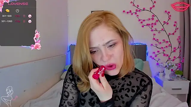 DellaRows' Live XXX Chat