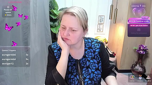 ScarlettSoft's Live XXX Chat