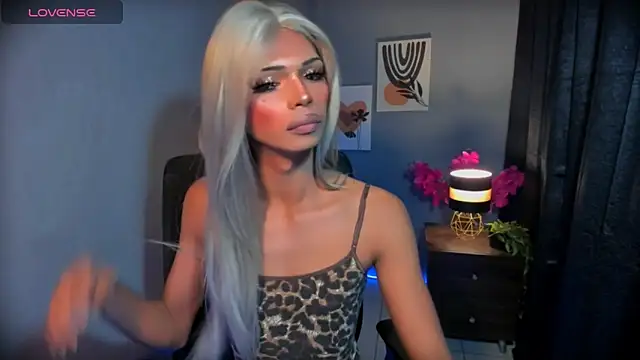 xEllaineCumsLotx 网络视讯表演