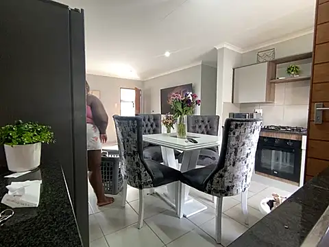 MissLola27のライブXXXチャット