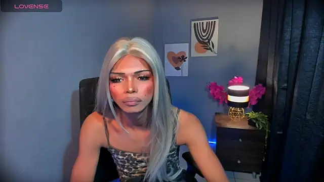 xEllaineCumsLotx 在線直播表演