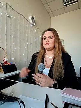 Juicy_PeachLux élő XXX-chatje