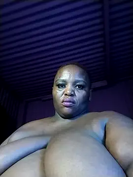 Bustyboobs02xx élő XXX-chatje