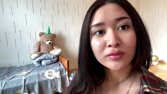 YourMiIa: онлайн-секс-чат