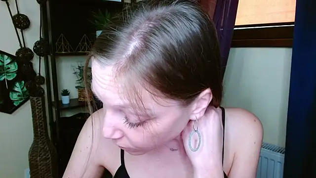 XXX chat uživo modela EmillyPlay