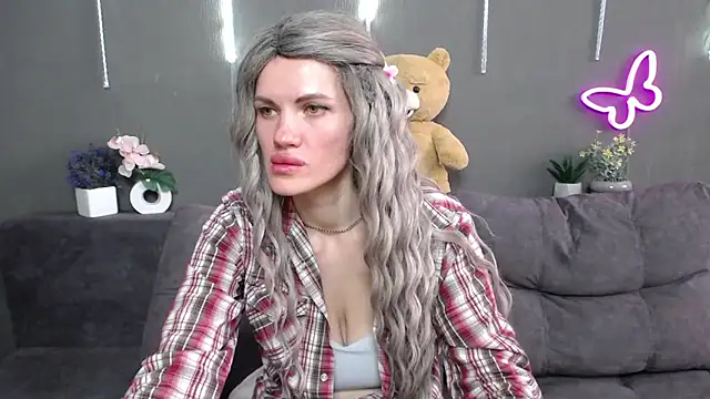 MilaLoona's Live XXX Chat