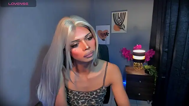 xEllaineCumsLotx Show Webcam