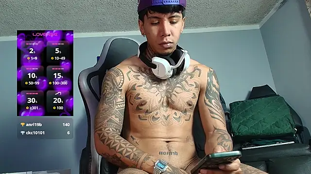 Nickhot0609: διαδικτυακό σόου στην κάμερα