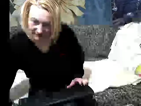 wLESLYMOSw Adlı Modelin Canlı XXX Sohbeti