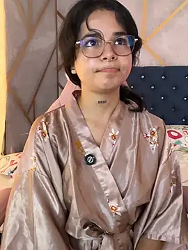 _vaiolet_owo Adlı Modelin Canlı XXX Sohbeti