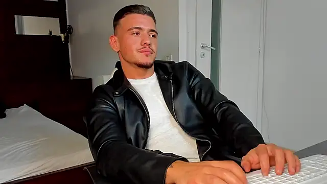 دردشة ElijahThorne الجنسية المباشرة