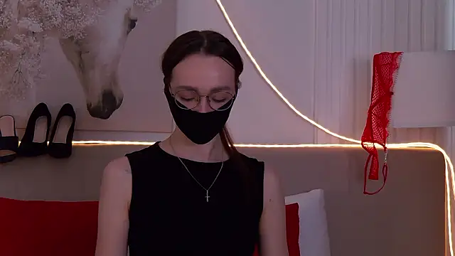 Emily_Simon Live XXX-Chat