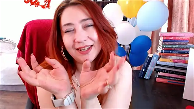 SimplyDivine Adlı Modelin Canlı XXX Sohbeti