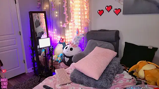 Czat XXX na żywo – Angel-Lewd-Cake