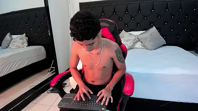 NohaDrake webcam show