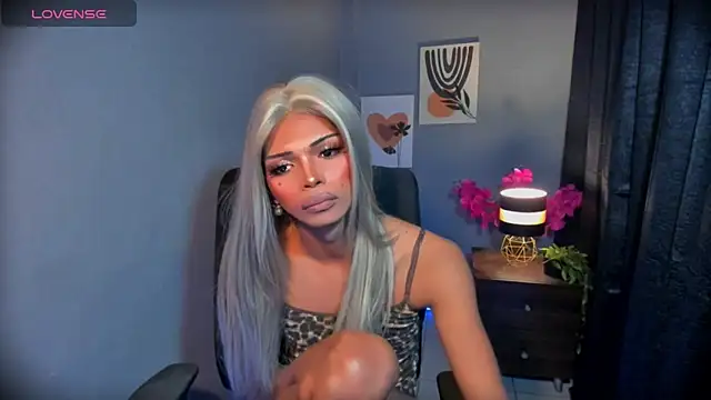 xEllaineCumsLotx 网络视讯表演