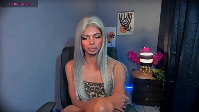 xEllaineCumsLotx Show Webcam