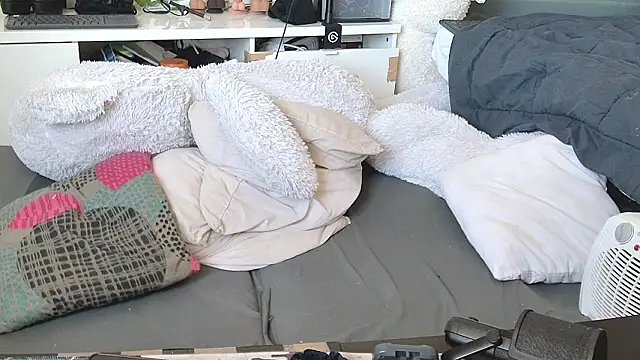 CeriseLapine webkamerás műsora