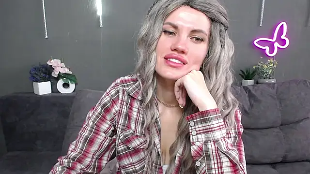 MilaLoona's Live XXX Chat