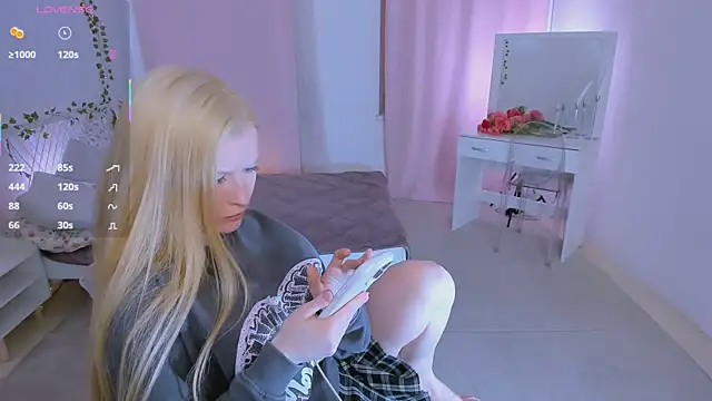 Laly_Peach Chat XXX live