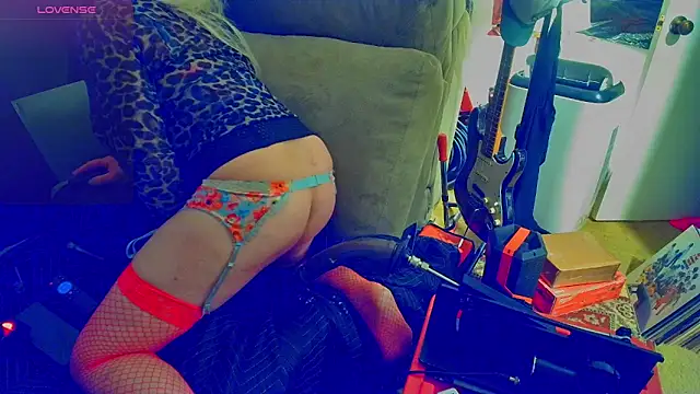 DoMeDoggyNow webkamerás műsora